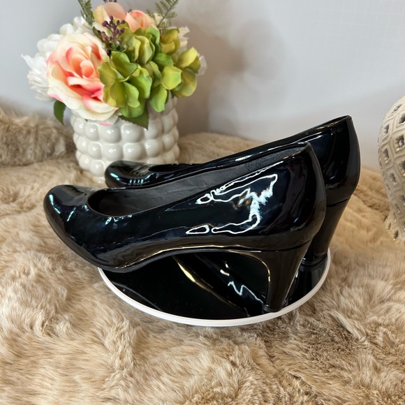 Stuart Weitzman Chicpump Patent Leather Pumps EUC - Picture 5 of 16